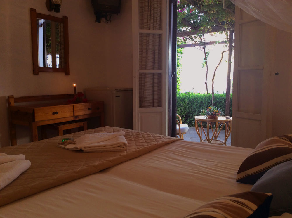 Hotel Arokaria Seaside Ampelas Exterior foto